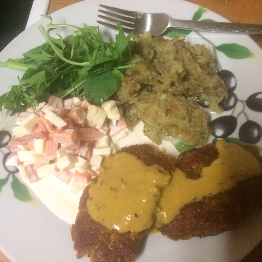 chickpea cutlets with chunky coleslaw, potatoes and mustard sauce - veg bag meals - midorigreen.co.uk