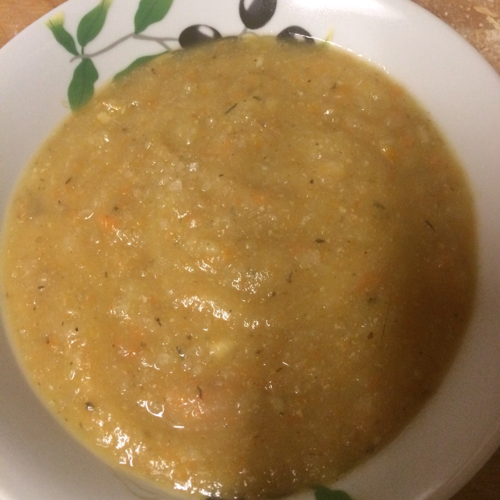 bowl of smooth and creamy carrot and potato soup - veg bag meals - midorigreen.co.uk
